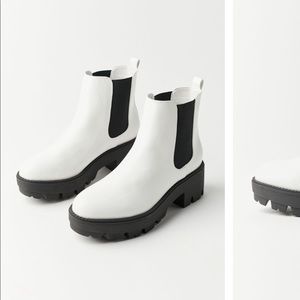 Urban outfitters white Chelsea remy boot